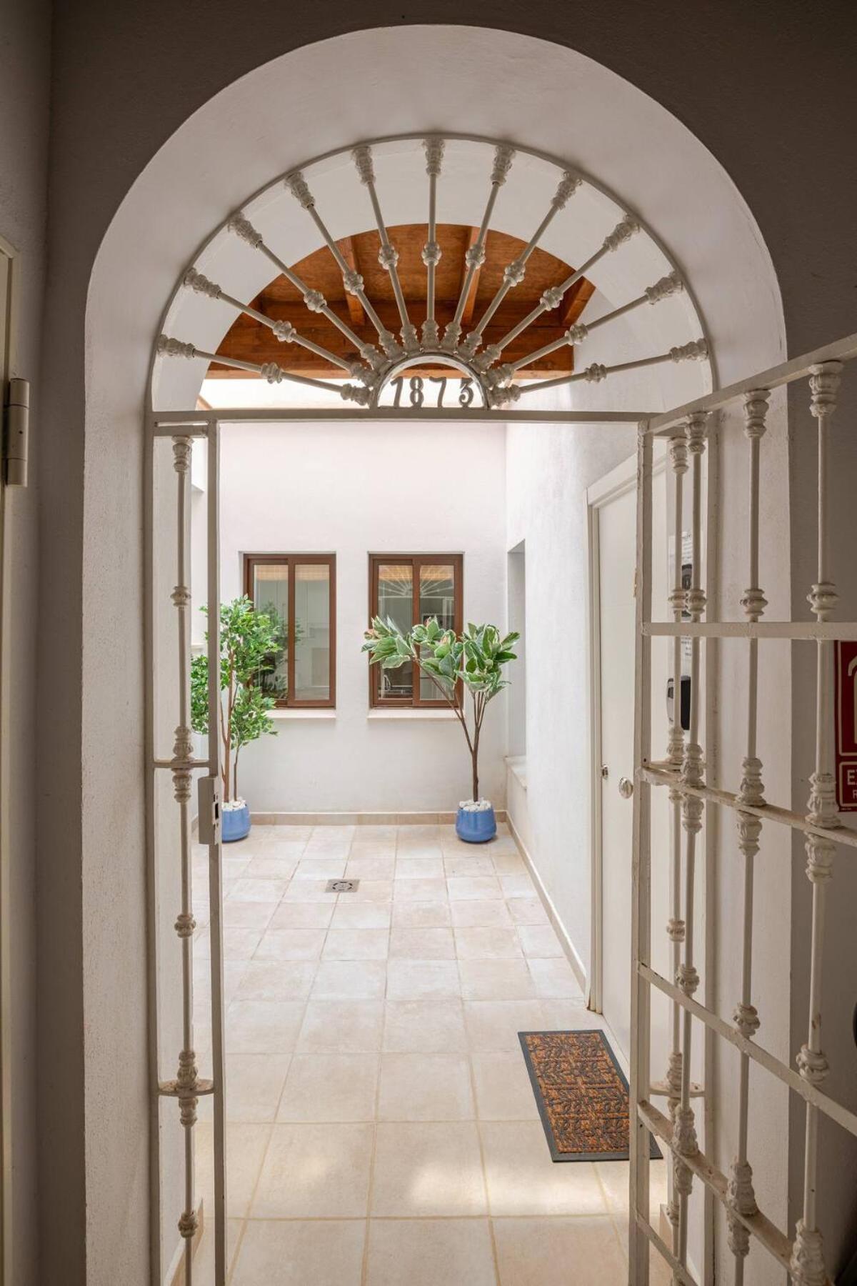 Beautiful Ground Floor Duplex In The Heart Of * Séville